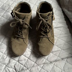 Clark’s booties, size 9 army green